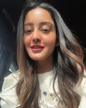 Insha Ghai Instagram - Even the sky cries sometimes, but the sun always finds a way back! So will I 🌞🫰❤️‍🩹✨