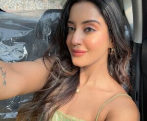 Insha Ghai Instagram - Your heart remembers everything- every ache, every joy and eventually embraces it all🧿❤️‍🩹