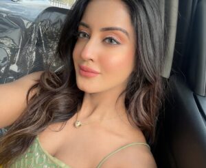 Insha Ghai Instagram - Your heart remembers everything- every ache, every joy and eventually embraces it all🧿❤️‍🩹