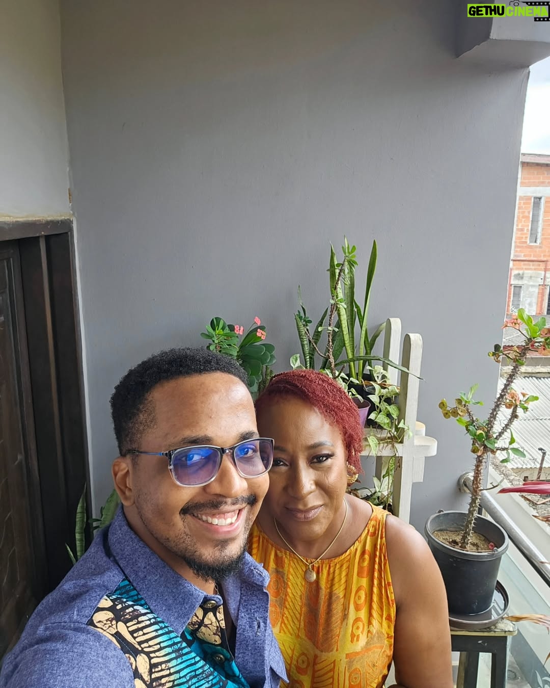Ireti Doyle - 3 Likes - 🌞🧡🤎
#Abundance
#Ease
#Flow