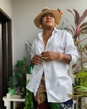 Ireti Doyle Instagram - Ewo le se?
A ku ojumo o!
A san wa si rere!!🧡