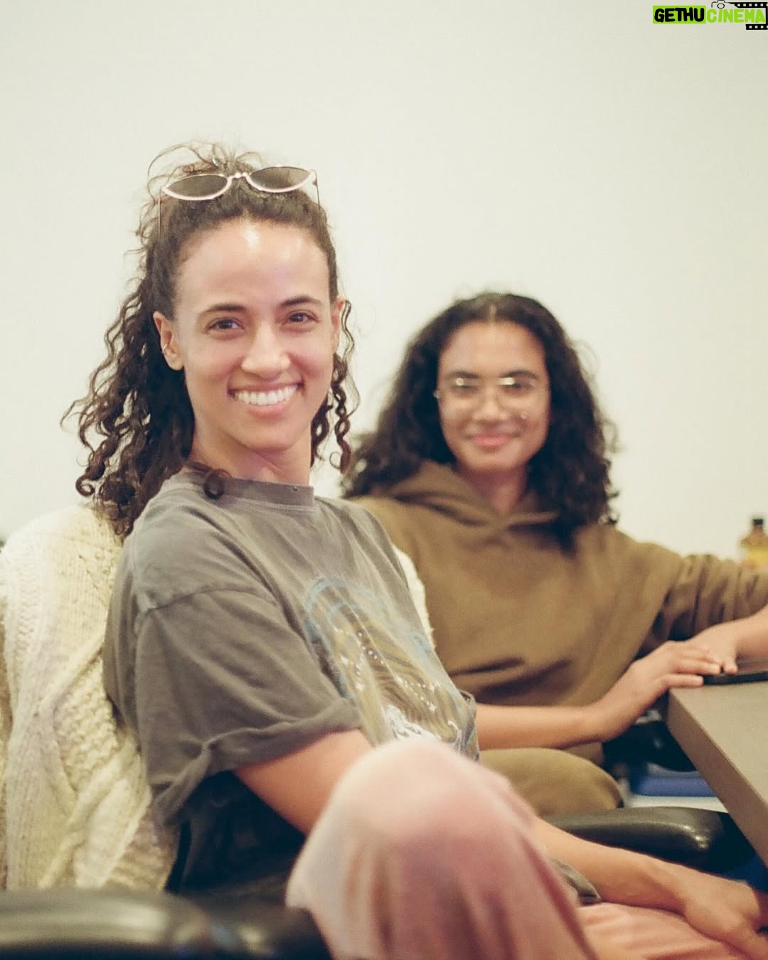 Isa Briones - 33.5K Likes - Last episode of the Pitt is out tonight on @streamonmax take a gander at these beautiful people
thank you to all who have spent this shift with us🫵🏼🫶🏼👩🏻⚕️
#thepitt