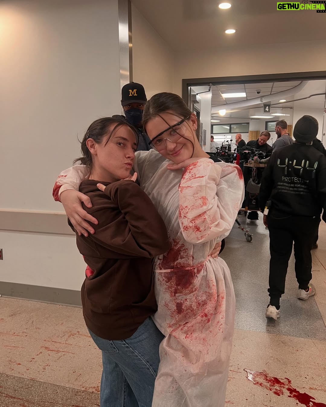 Isa Briones - 33.5K Likes - Last episode of the Pitt is out tonight on @streamonmax take a gander at these beautiful people
thank you to all who have spent this shift with us🫵🏼🫶🏼👩🏻⚕️
#thepitt