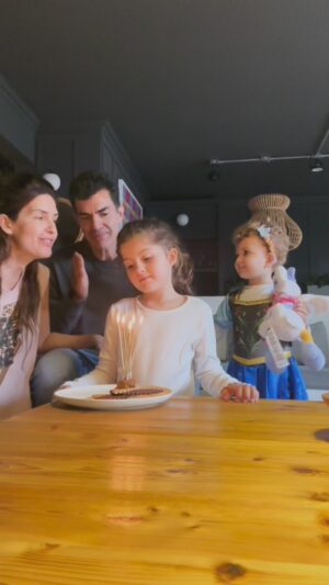Isabel Macedo Instagram - Ahora siiiiiiii
Feliz cumple hija !!!!!!!!!!