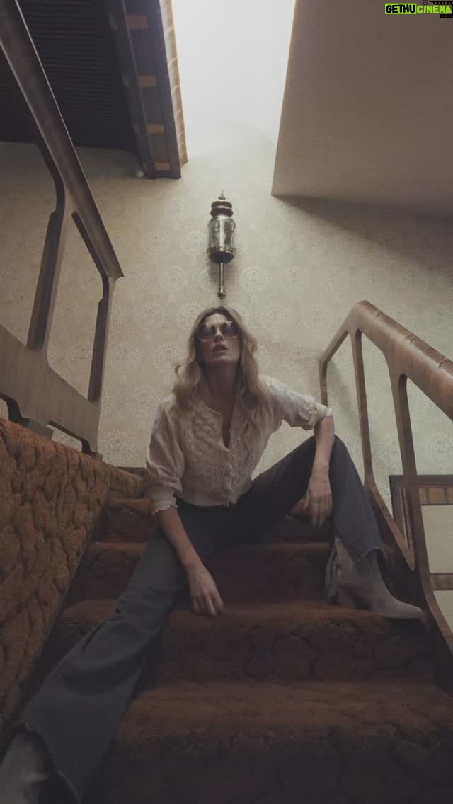 Isabel Macedo - 2.4K Likes - NUEVA COLECCIOĢN š§” ANGELS
Ā”Inspiradas en la moda de los 70s, creamos una campanĢa con TODA la onda!
Si no eras fan de la esteĢtica vintage, con estos lanzamientos te vas a convertir en una fiel seguidora de este estilo icoĢnico āØ
EncontraĢ todo en tu local maĢs cercano š
Dirección @agusnavarrocine
Produccion @paulagranica
@conejablancaok
Social media @feten.estudio
#SaltanPepaJeans #SiempreQuedaBien #AW25 #CalceSaltanPepa
#SaltanPepa #CalcePerfecto #Denim #JeansArgentina #NewCollection