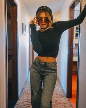 Isabel Macedo Instagram - @isabelmacedophoto brillando con el nuevo jean Super Star ✨

Además de un calce increíble, este wide drop tiene un detalle original que te va a hacer resaltar en donde sea que estés 💫

Encontralo en tu local más cercano 🔥

#FW25 #Angels #SaltanPepa #NewDrop #Denim 
#JeansAvellaneda #Jeans #JeansArgentina
 #crismorena #delfinasantillan