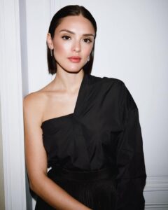 Isabelle Drummond Most Liked Photos and Posts