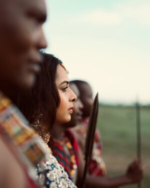 Ishita Varsha Instagram - When cultures collide! ❤️ 

@thespatika @chandangowda_official 

#ishitavarsha #thankyougenie🧞‍♀️ #blessedlife❤️ #loveandgratitude❤️ #conceptshoot #africa #india #traditional #tradition #masaimara #masai #masaimaranationalpark #culture #halfsaree #african #africans #indian #photoshoot #cultures #outfit #outfits #jewellery #southindian #southindianactress #kannada #kannadigas #kannadiga💛❤