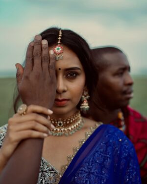 Ishita Varsha Instagram - When cultures collide! ❤️ 

@thespatika @chandangowda_official 

#ishitavarsha #thankyougenie🧞‍♀️ #blessedlife❤️ #loveandgratitude❤️ #conceptshoot #africa #india #traditional #tradition #masaimara #masai #masaimaranationalpark #culture #halfsaree #african #africans #indian #photoshoot #cultures #outfit #outfits #jewellery #southindian #southindianactress #kannada #kannadigas #kannadiga💛❤