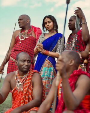 Ishita Varsha Instagram - When cultures collide! ❤️ 

@thespatika @chandangowda_official 

#ishitavarsha #thankyougenie🧞‍♀️ #blessedlife❤️ #loveandgratitude❤️ #conceptshoot #africa #india #traditional #tradition #masaimara #masai #masaimaranationalpark #culture #halfsaree #african #africans #indian #photoshoot #cultures #outfit #outfits #jewellery #southindian #southindianactress #kannada #kannadigas #kannadiga💛❤