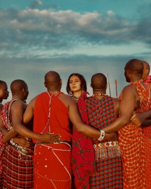 Ishita Varsha Instagram - When cultures collide! ❤️ 

@thespatika @chandangowda_official 

#ishitavarsha #thankyougenie🧞‍♀️ #blessedlife❤️ #loveandgratitude❤️ #conceptshoot #africa #india #traditional #tradition #masaimara #masai #masaimaranationalpark #culture #halfsaree #african #africans #indian #photoshoot #cultures #outfit #outfits #jewellery #southindian #southindianactress #kannada #kannadigas #kannadiga💛❤