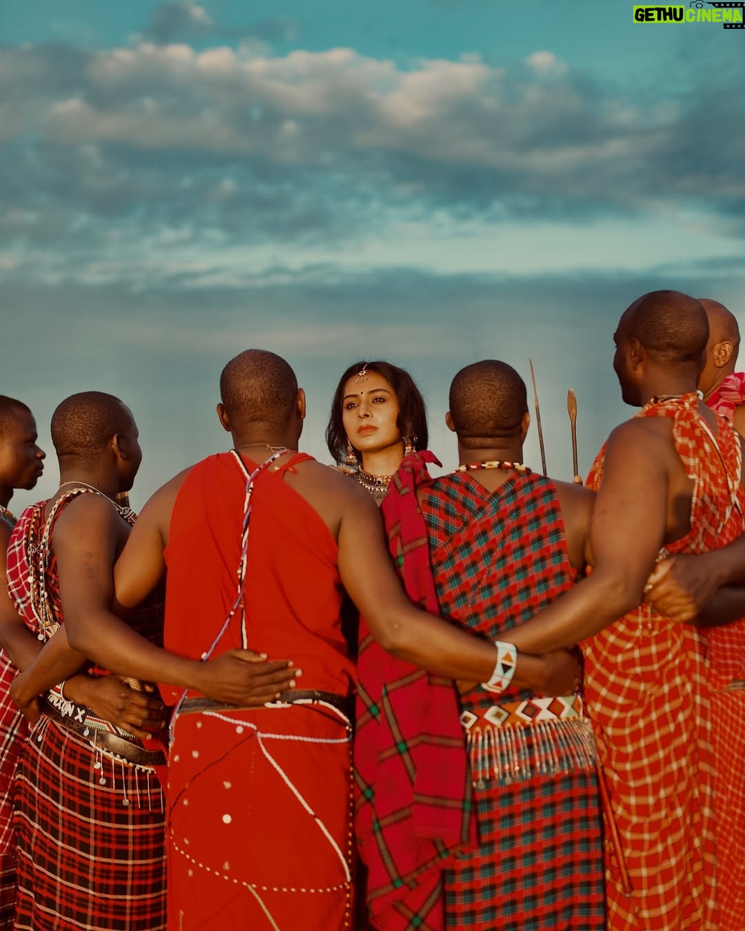 Ishita Varsha - 23.7K Likes - When cultures collide! ā¤ļø
@thespatika @chandangowda_official
#ishitavarsha #thankyougenieš§āāļø #blessedlifeā¤ļø #loveandgratitudeā¤ļø #conceptshoot #africa #india #traditional #tradition #masaimara #masai #masaimaranationalpark #culture #halfsaree #african #africans #indian #photoshoot #cultures #outfit #outfits #jewellery #southindian #southindianactress #kannada #kannadigas #kannadigašā¤