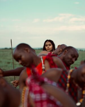 Ishita Varsha Instagram - When cultures collide! ❤️ 

@thespatika @chandangowda_official 

#ishitavarsha #thankyougenie🧞‍♀️ #blessedlife❤️ #loveandgratitude❤️ #conceptshoot #africa #india #traditional #tradition #masaimara #masai #masaimaranationalpark #culture #halfsaree #african #africans #indian #photoshoot #cultures #outfit #outfits #jewellery #southindian #southindianactress #kannada #kannadigas #kannadiga💛❤