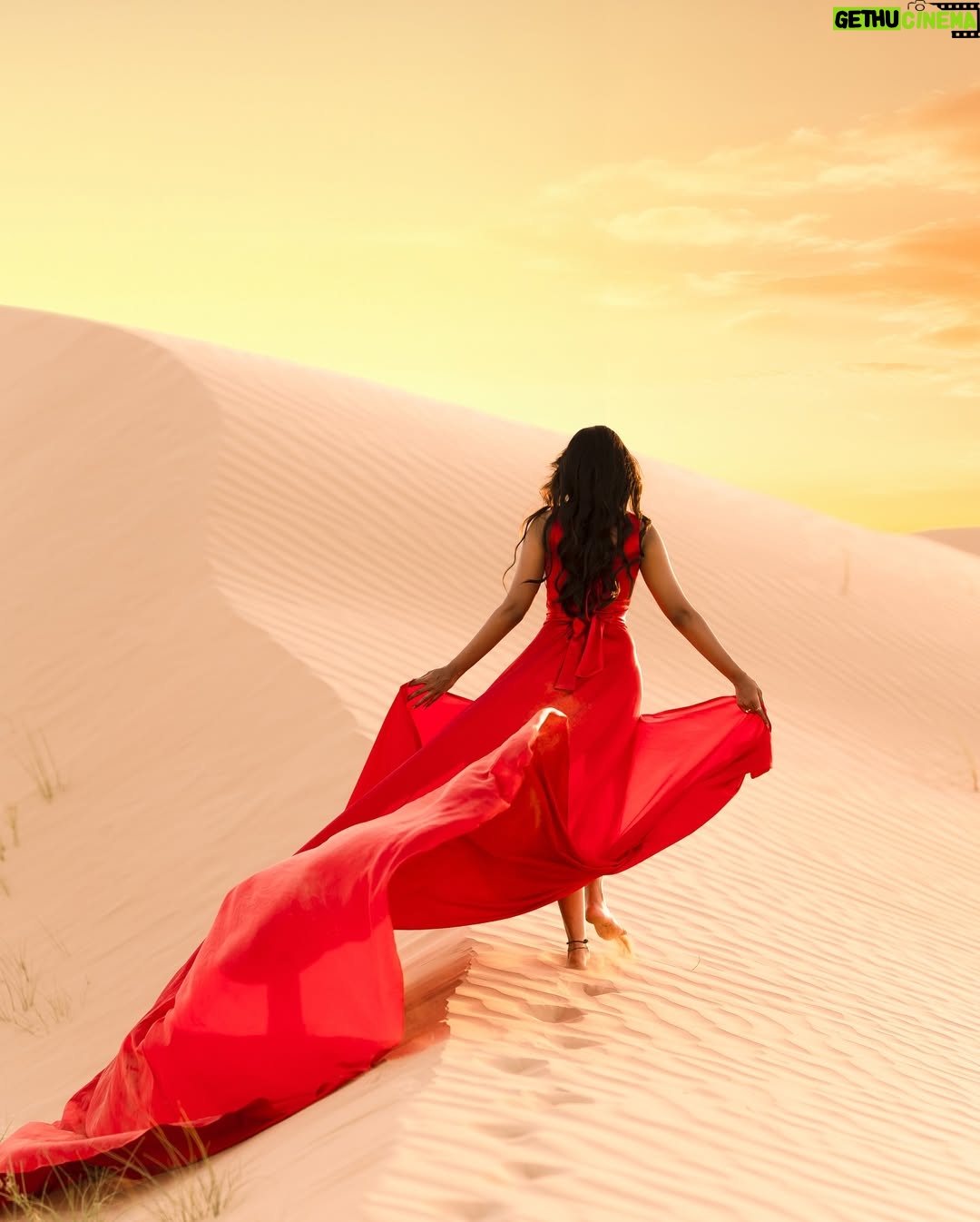 Ishita Varsha - 14.7K Likes - Born red-y ! š
#ishitavarsha #blessedlifeš #thankyougenieš§āāļø #loveandgratitudeā¤ļø #desert #dubai #dubaiš¦šŖ #dubaidesert #red #reddresses #photoshoot #gown #redgown #dubaiphotoshoot #desertshoot #fashion #fashionphotography