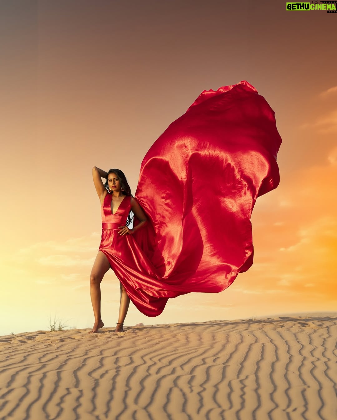 Ishita Varsha - 14.7K Likes - Born red-y ! š
#ishitavarsha #blessedlifeš #thankyougenieš§āāļø #loveandgratitudeā¤ļø #desert #dubai #dubaiš¦šŖ #dubaidesert #red #reddresses #photoshoot #gown #redgown #dubaiphotoshoot #desertshoot #fashion #fashionphotography