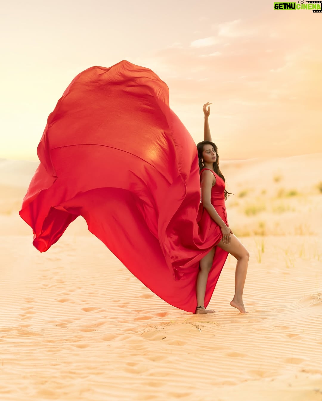 Ishita Varsha - 14.7K Likes - Born red-y ! š
#ishitavarsha #blessedlifeš #thankyougenieš§āāļø #loveandgratitudeā¤ļø #desert #dubai #dubaiš¦šŖ #dubaidesert #red #reddresses #photoshoot #gown #redgown #dubaiphotoshoot #desertshoot #fashion #fashionphotography