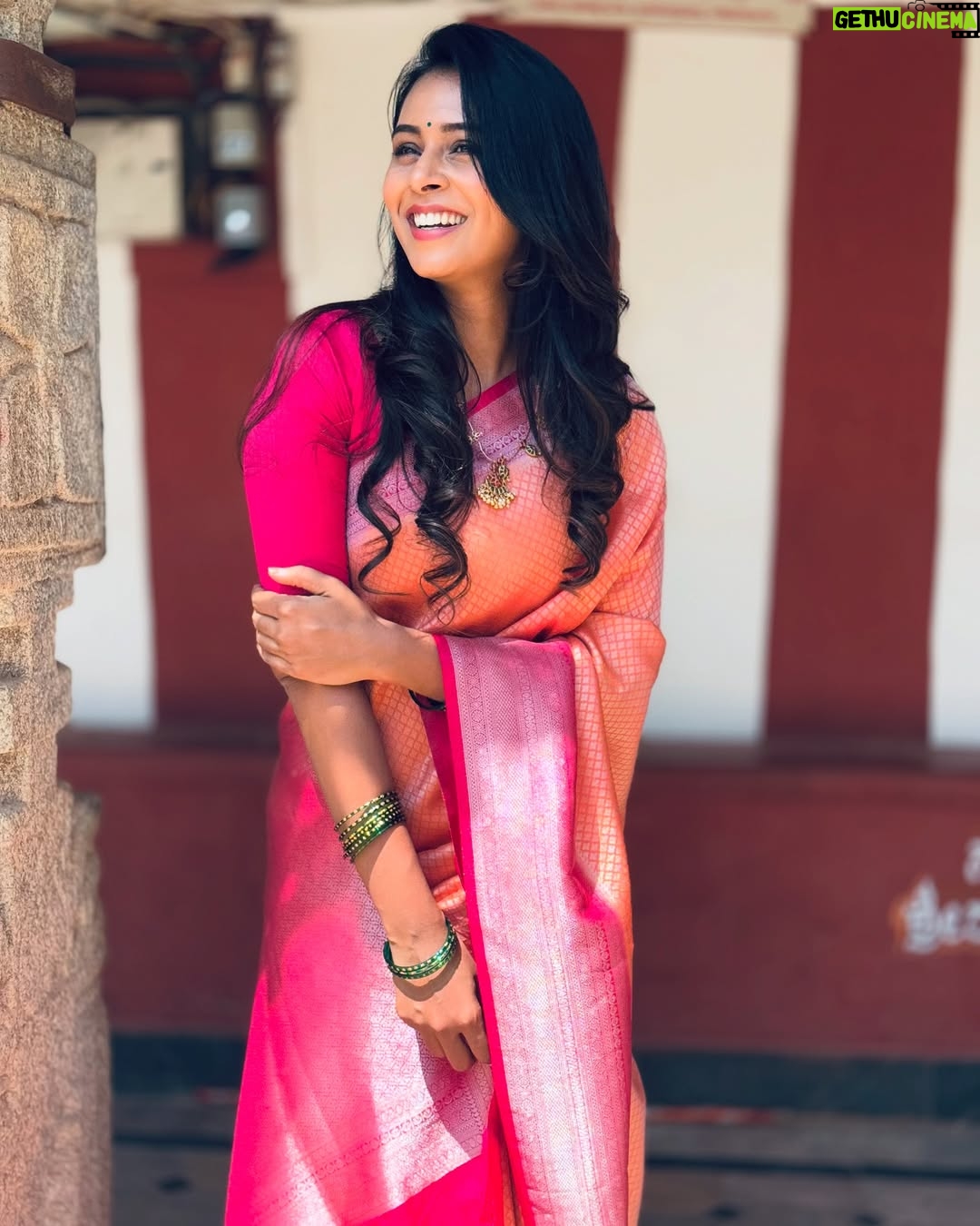 Ishita Varsha - 20.4K Likes - ą².. ą²ą³ą²øą³ą²®ą²µą³!
Jewellery: @l_s_jewellery_banglore
#ishitavarsha #blessedlifeš #thankyougenieš§āāļø #loveandgratitudeā¤ļø #saree #sareeloveā¤ļø #sarees #traditional ##southindian #sareeoftheday #sareestyle #pic #picoftheday