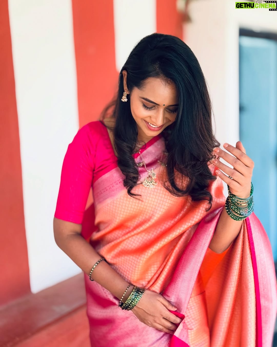 Ishita Varsha - 20.4K Likes - ą².. ą²ą³ą²øą³ą²®ą²µą³!
Jewellery: @l_s_jewellery_banglore
#ishitavarsha #blessedlifeš #thankyougenieš§āāļø #loveandgratitudeā¤ļø #saree #sareeloveā¤ļø #sarees #traditional ##southindian #sareeoftheday #sareestyle #pic #picoftheday