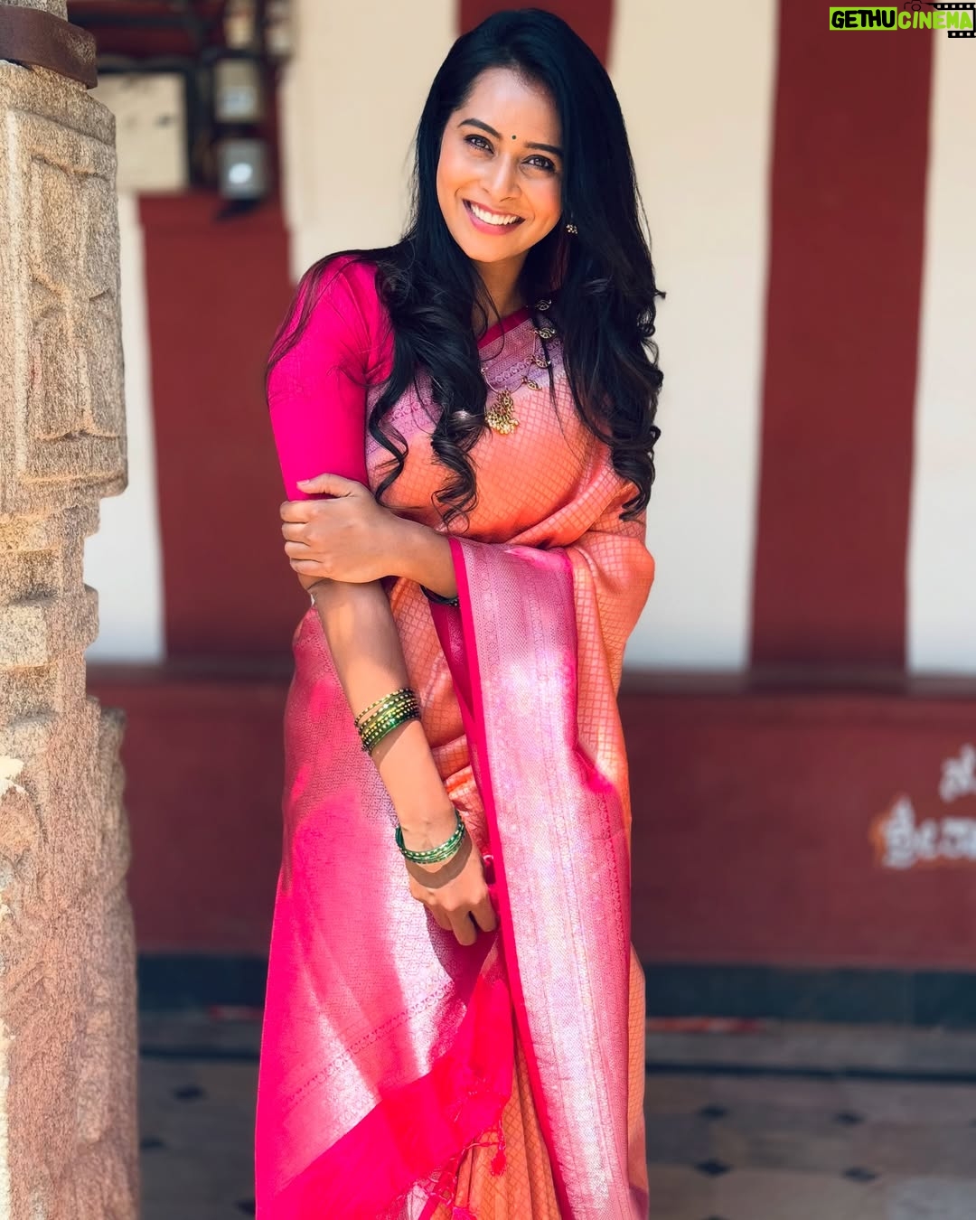 Ishita Varsha - 20.4K Likes - ą².. ą²ą³ą²øą³ą²®ą²µą³!
Jewellery: @l_s_jewellery_banglore
#ishitavarsha #blessedlifeš #thankyougenieš§āāļø #loveandgratitudeā¤ļø #saree #sareeloveā¤ļø #sarees #traditional ##southindian #sareeoftheday #sareestyle #pic #picoftheday