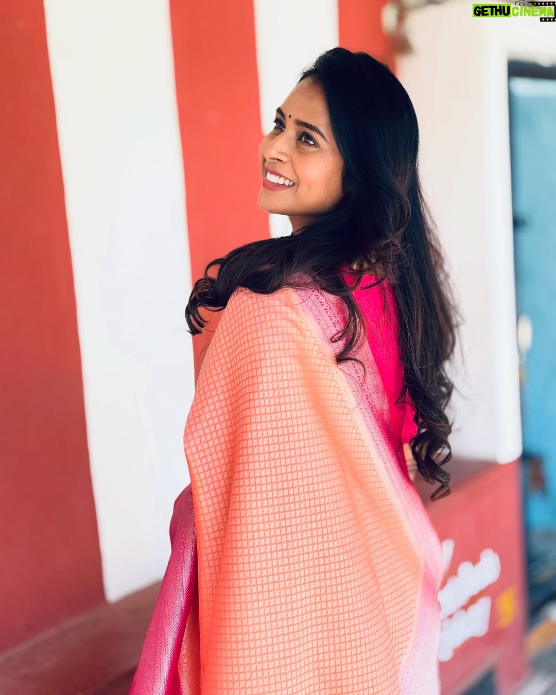 Ishita Varsha - 20.4K Likes - ą².. ą²ą³ą²øą³ą²®ą²µą³!
Jewellery: @l_s_jewellery_banglore
#ishitavarsha #blessedlifeš #thankyougenieš§āāļø #loveandgratitudeā¤ļø #saree #sareeloveā¤ļø #sarees #traditional ##southindian #sareeoftheday #sareestyle #pic #picoftheday