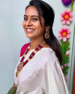 Ishita Varsha Instagram - ಮಧುರ ಮೌನ ! 😊

Jewellery: @l_s_jewellery_banglore 

#ishitavarsha #blessedlife😇 #thankyougenie🧞‍♀️ #saree #sareelover #sareecollection