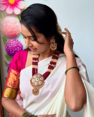 Ishita Varsha Instagram - ಮಧುರ ಮೌನ ! 😊

Jewellery: @l_s_jewellery_banglore 

#ishitavarsha #blessedlife😇 #thankyougenie🧞‍♀️ #saree #sareelover #sareecollection