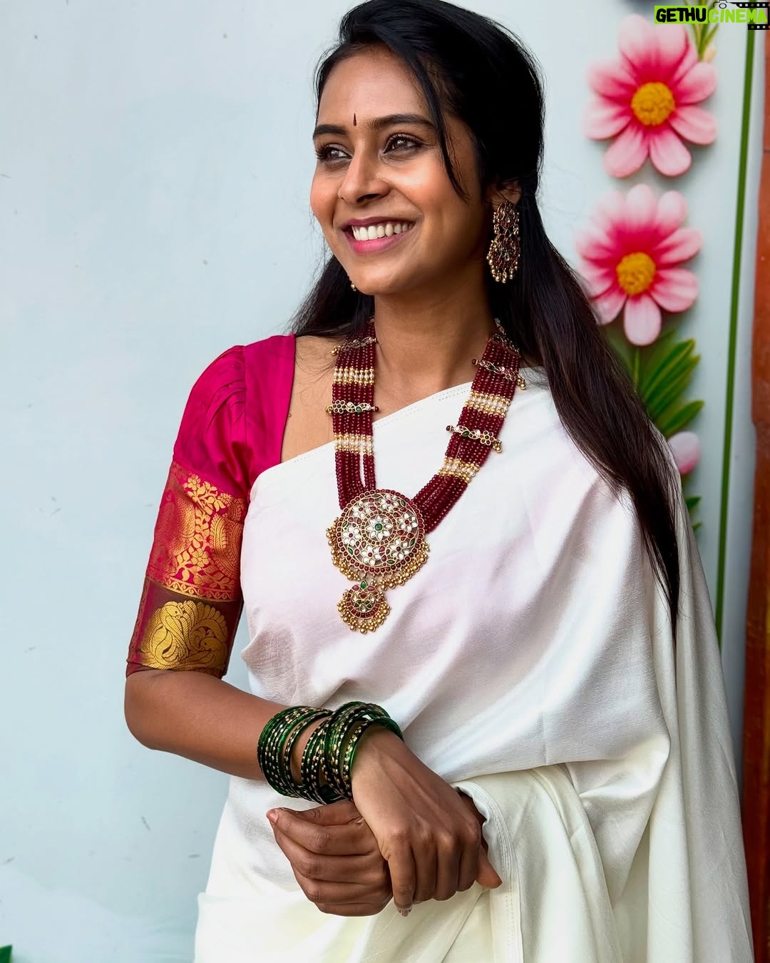 Ishita Varsha - 30.6K Likes - ą²®ą²§ą³ą²° ą²®ą³ą²Ø ! š
Jewellery: @l_s_jewellery_banglore
#ishitavarsha #blessedlifeš #thankyougenieš§āāļø #saree #sareelover #sareecollection