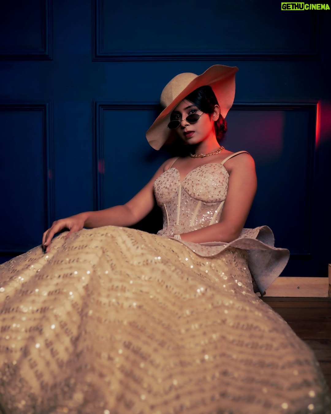 Ishita Varsha - 10.3K Likes - Look @ me , not the caption!š¤Ŗ
#ishitavarsha #thankyougenieš§āāļø #blessedlifeš #loveandgratitudeā¤ļø #vintage #vintagestyle #experimental #english #photoshoot #photoshootideas #photooftheday #englishvibe #vibes #unique #uniqueshoot #experimentalshoot #stylish #style #stylefashion #fashion #fashionstyle #fashionnova #styling #stylingtips #stylinginspiration #vibes