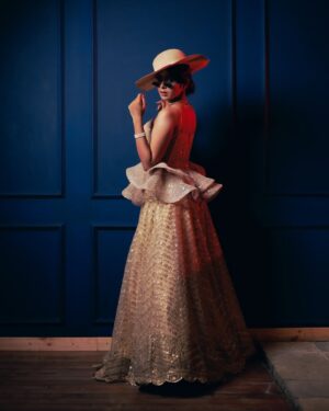 Ishita Varsha Instagram - Look @ me , not the caption!🤪

#ishitavarsha #thankyougenie🧞‍♀️ #blessedlife😇 #loveandgratitude❤️ #vintage #vintagestyle #experimental #english #photoshoot #photoshootideas #photooftheday #englishvibe #vibes #unique #uniqueshoot #experimentalshoot #stylish #style #stylefashion #fashion #fashionstyle #fashionnova #styling #stylingtips #stylinginspiration #vibes