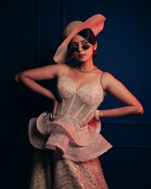 Ishita Varsha Instagram - Look @ me , not the caption!🤪

#ishitavarsha #thankyougenie🧞‍♀️ #blessedlife😇 #loveandgratitude❤️ #vintage #vintagestyle #experimental #english #photoshoot #photoshootideas #photooftheday #englishvibe #vibes #unique #uniqueshoot #experimentalshoot #stylish #style #stylefashion #fashion #fashionstyle #fashionnova #styling #stylingtips #stylinginspiration #vibes