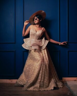 Ishita Varsha Instagram - Look @ me , not the caption!🤪

#ishitavarsha #thankyougenie🧞‍♀️ #blessedlife😇 #loveandgratitude❤️ #vintage #vintagestyle #experimental #english #photoshoot #photoshootideas #photooftheday #englishvibe #vibes #unique #uniqueshoot #experimentalshoot #stylish #style #stylefashion #fashion #fashionstyle #fashionnova #styling #stylingtips #stylinginspiration #vibes