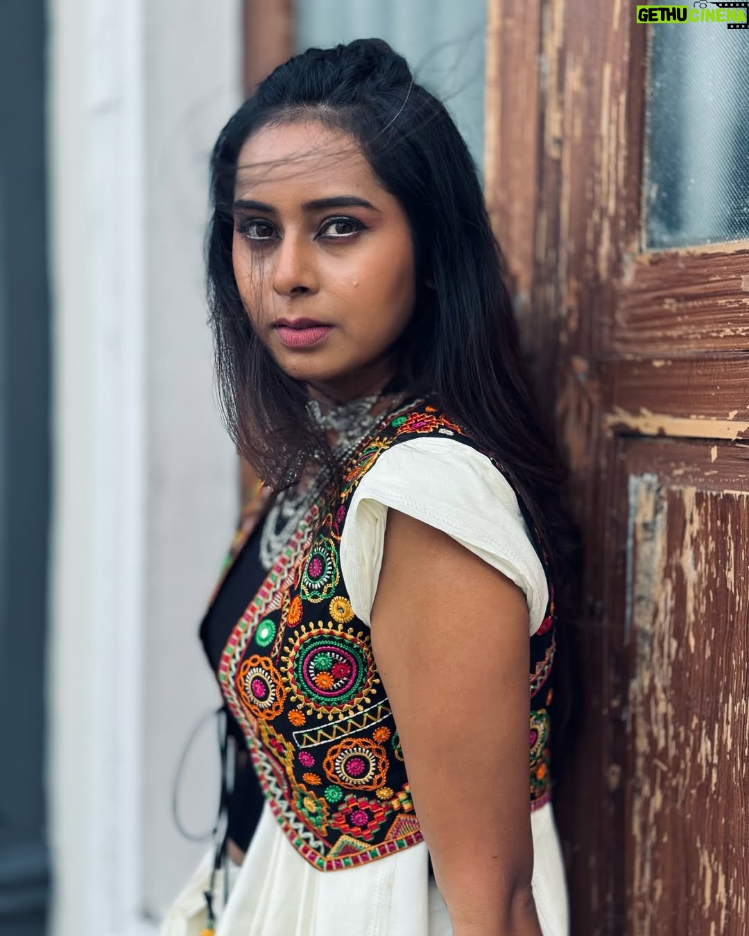 Ishita Varsha - 8.6K Likes - Hmmmmm How much do u rate it out of 10!?
I loved the way it turned out! š„°
Fashion is an art form, so donāt be afraid to be creative with it! š
#ishitavarsha #thankyougenieš§āāļø #blessedlifeš #loveandgratitudeā¤ļø #saree #sareelove #sareelover #sareefashion #styling #stylingtips #sareestyle #sareestyling #oxidisedjewellery #stylish #stylingideas #sareedraping #sareedrape #indowestern #indowesternstyle #indowesternlook #experiment #fashion #fashiongram