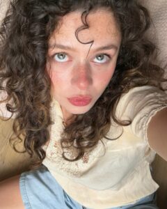 Actress Isis Hainsworth HD Photos and Wallpapers August 2025