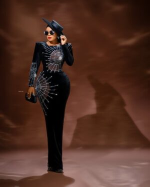 Iyabo Ojo Instagram - Abuja stands still for @obi_cubana @50 🖤
.
My beautiful dress @mubrikluxury_