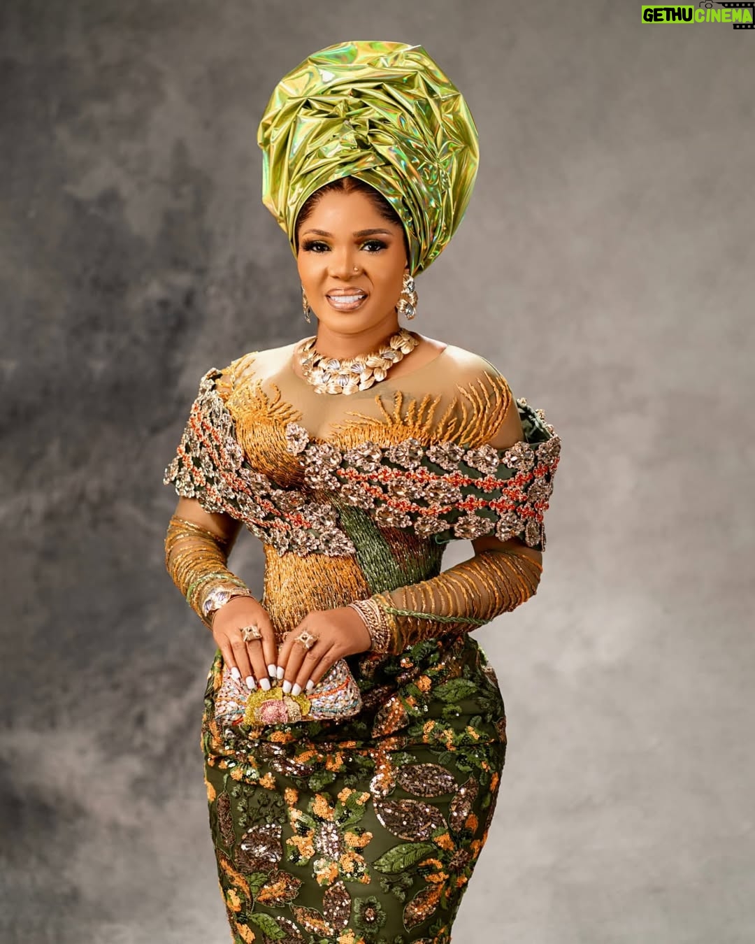 Iyabo Ojo - 534.3K Likes - This is the day the Lord has made! 🌟 I shall rejoice and be glad in it! 🙏 JP2025 is finally here! 🎉 God's blessings to every single soul. 🙏 Thank you, Lord! #Gratitude #Jp2025
Outfit @mubrikluxury_
Aso ebi @shantiz_asoebi_n_event
18karatgold @young_alhaja_golddubai
Hairstylist @madamtiticollections
Gele @gele_by_segunlagos
Makeup @darlington_glam
📷 @thomfelix_concept