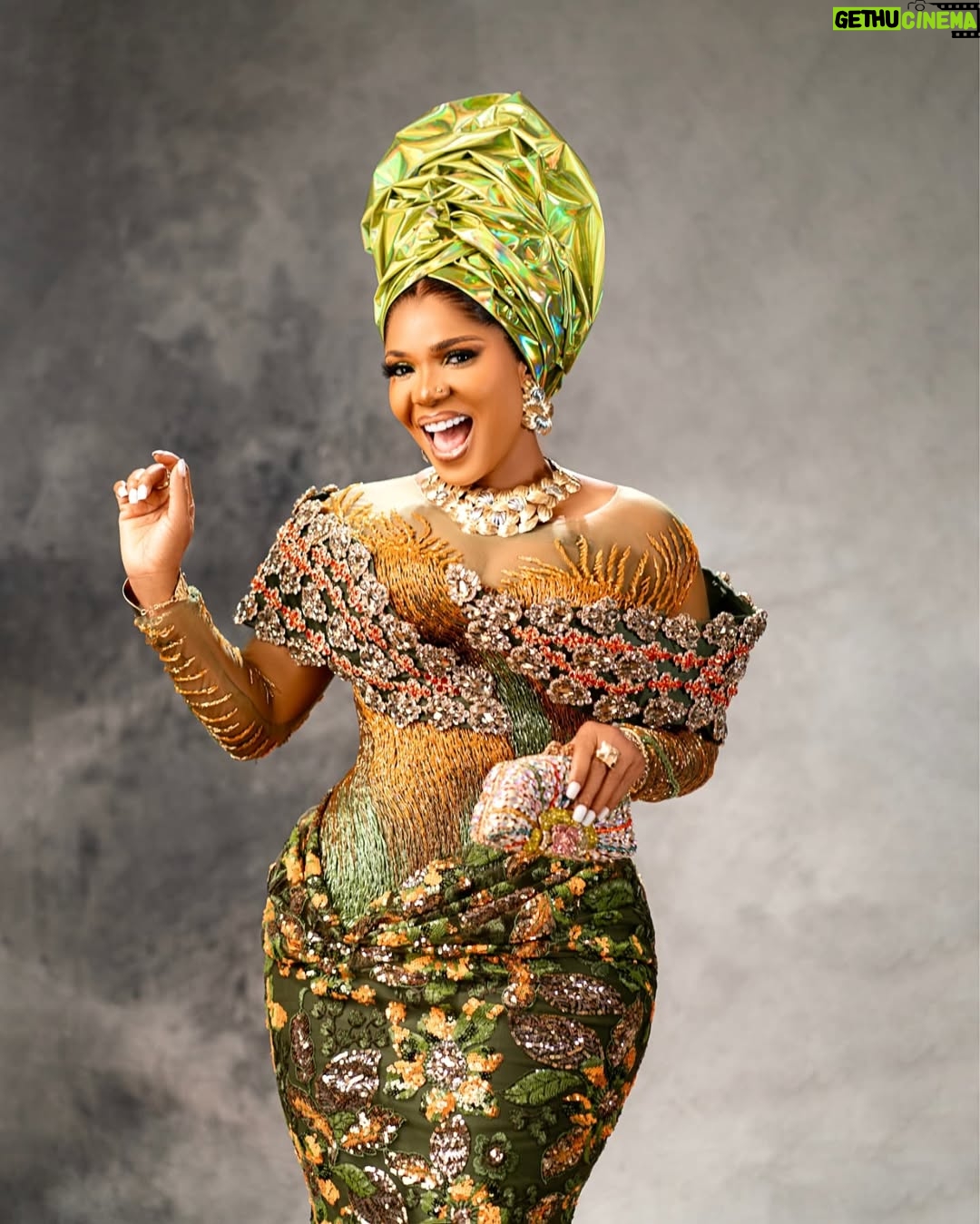 Iyabo Ojo - 534.3K Likes - This is the day the Lord has made! 🌟 I shall rejoice and be glad in it! 🙏 JP2025 is finally here! 🎉 God's blessings to every single soul. 🙏 Thank you, Lord! #Gratitude #Jp2025
Outfit @mubrikluxury_
Aso ebi @shantiz_asoebi_n_event
18karatgold @young_alhaja_golddubai
Hairstylist @madamtiticollections
Gele @gele_by_segunlagos
Makeup @darlington_glam
📷 @thomfelix_concept