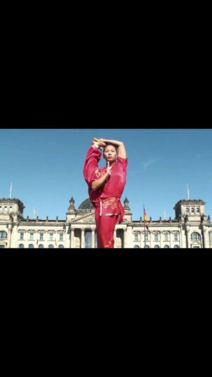 Jade Xu Instagram - Flying High 🔥🦅🔥 

@jadexuofficial 🏆 

#jadexu #wushu #kungfu #martialarts #berlín #marvelstudios #actress #blackwidow #shangchi #worldchampion #mk1