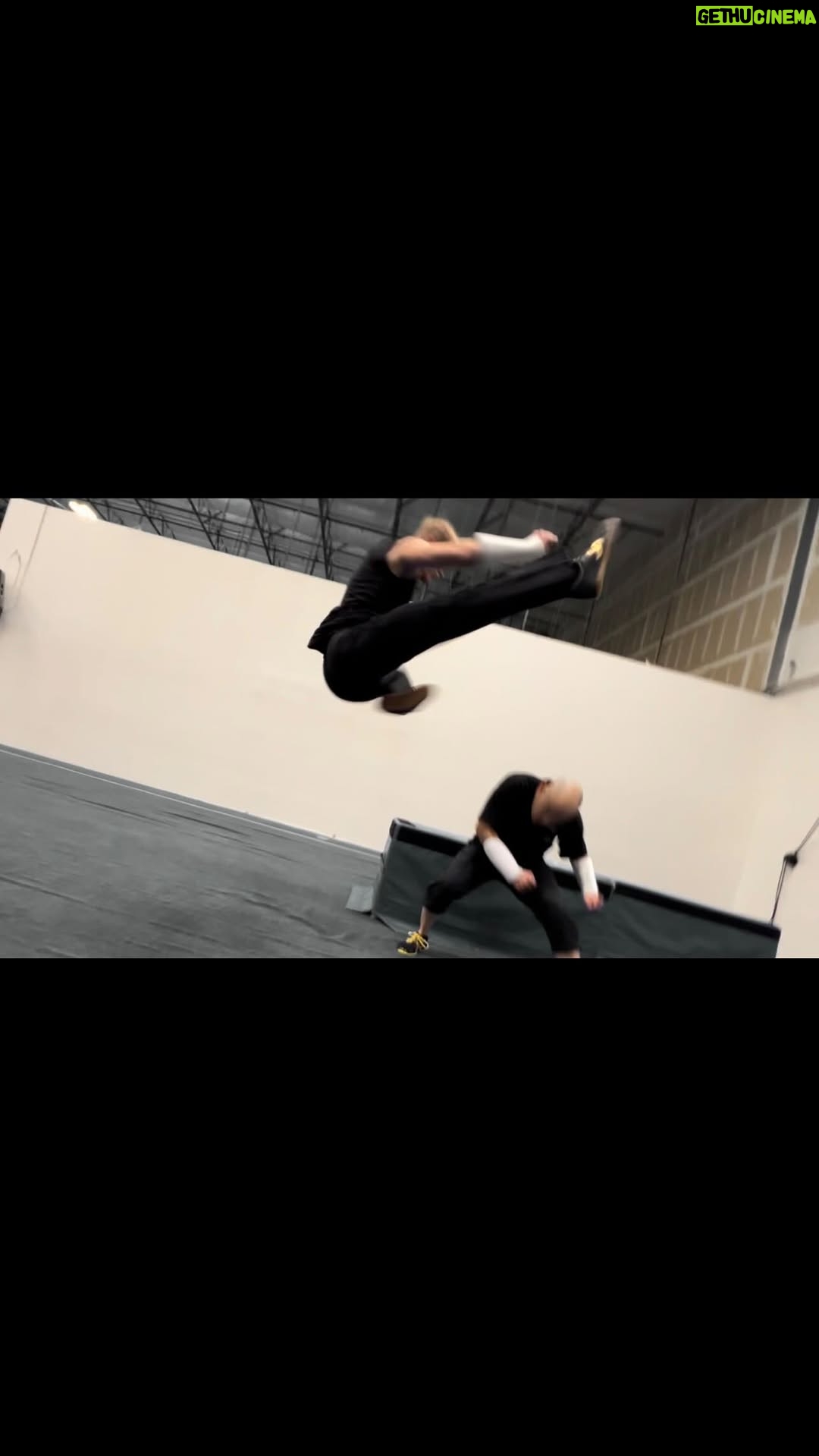 Jade Xu - 3.7K Likes - The Battle Continues 👊😎
@davidtorok_official 🆚 @will.w.chen
Action Design: @davidtorok_official
Camera: @jadexuofficial
Visit: @wuway_action
#wuway #actiondesign #shadowless #kick #fight #battle #choreography #martialarts #kungfu #davidtorok #stunts #screenfights