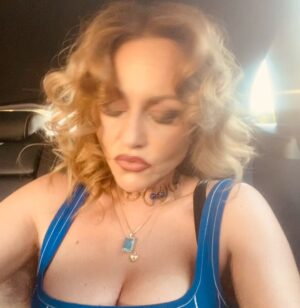 Jaime Winstone Instagram - An evening spent with papa and friends celebrating the amazing shoot for perfect magazine 

Thankyou to my beautiful One man Glam squad @the_sweeney_ love you and your talent so much! 
It’s so fun to collaborate with you and creates these lewks 🙏💋🙏 @the_sweeney_ 

Thankyou to @martine_rose ❤️😎🤌
@agencyeleven 
@burberry 

@katemossagency ✨💕
@thisisraywinstone 😎

High res 📸 double denim @davebenett 
@katiejanehillier 
@kegrand 
@theperfectmagazine ❤️