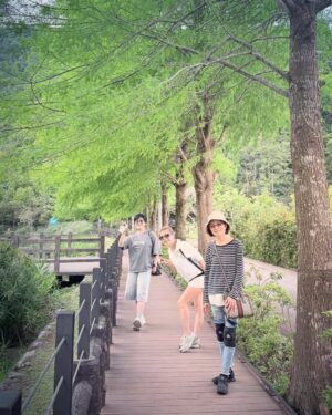 Jane Lee Instagram - 陪媽媽的小旅行🫶🏻 宜蘭兩天一夜吃吃喝喝好自在🥰 大家都說我們是四姊妹🤭 好幸福😍 #感謝好天氣☀️