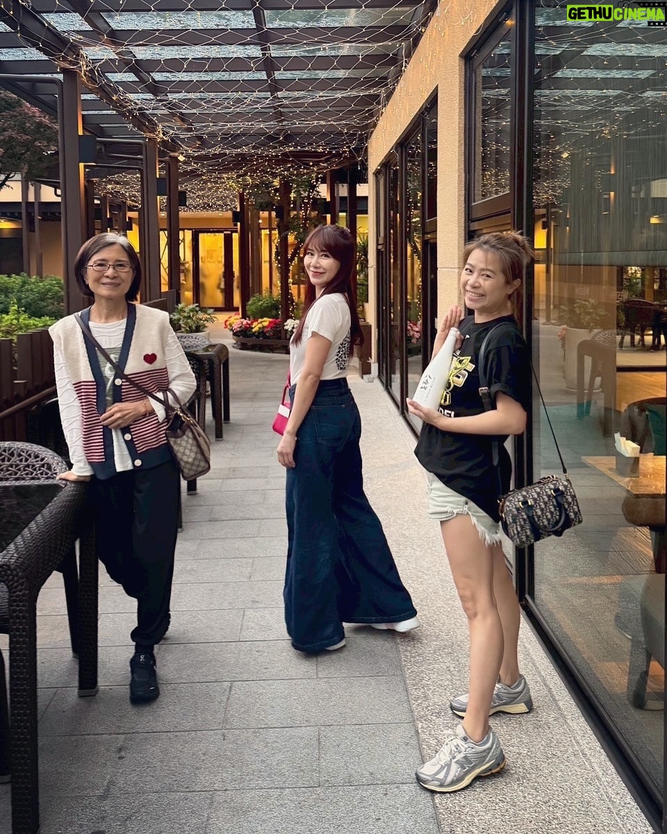 Jane Lee - 1.2K Likes - 陪媽媽的小旅行🫶🏻 宜蘭兩天一夜吃吃喝喝好自在🥰 大家都說我們是四姊妹🤭 好幸福😍 #感謝好天氣☀️
