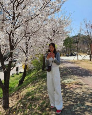 Jang Shin-young Instagram - 🌸❣️