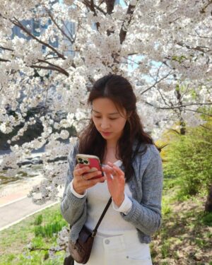 Jang Shin-young Instagram - 🌸❣️