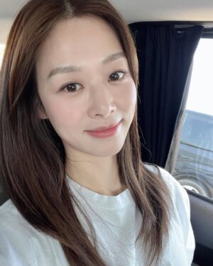Jang Shin-young Instagram - ✨