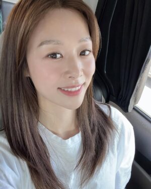 Jang Shin-young Instagram - ✨