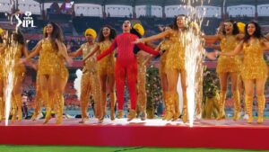 Jasmine Sandlas Instagram - 𝘼𝙣 𝙚𝙫𝙚𝙣𝙞𝙣𝙜 𝙩𝙤 𝙧𝙚𝙢𝙚𝙢𝙗𝙚𝙧, ft. Jasmine Sandlas 🤩

🎥 The ever-energetic performer shares her excitement on watching her first-ever #TATAIPL match from the stands after delivering an entertaining performance 🥳 👏 

#PBKSvRR | @jasminesandlas