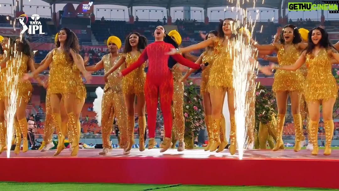 Jasmine Sandlas - 150.6K Likes - 𝘼𝙣 𝙚𝙫𝙚𝙣𝙞𝙣𝙜 𝙩𝙤 𝙧𝙚𝙢𝙚𝙢𝙗𝙚𝙧, ft. Jasmine Sandlas 🤩

🎥 The ever-energetic performer shares her excitement on watching her first-ever #TATAIPL match from the stands after delivering an entertaining performance 🥳 👏 

#PBKSvRR | @jasminesandlas