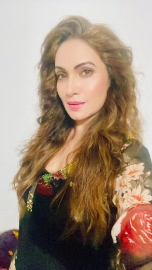 Jaswinder Gardner Instagram - Have fun 😅
.
.
.
#jaswindergardner #actress #bollywood #funnyreels #kapilsharma #kikusharda #reelitfeelit #reelkarofeelkaro #saturday #weekendvibes #saturdayvibes #saturdayfun