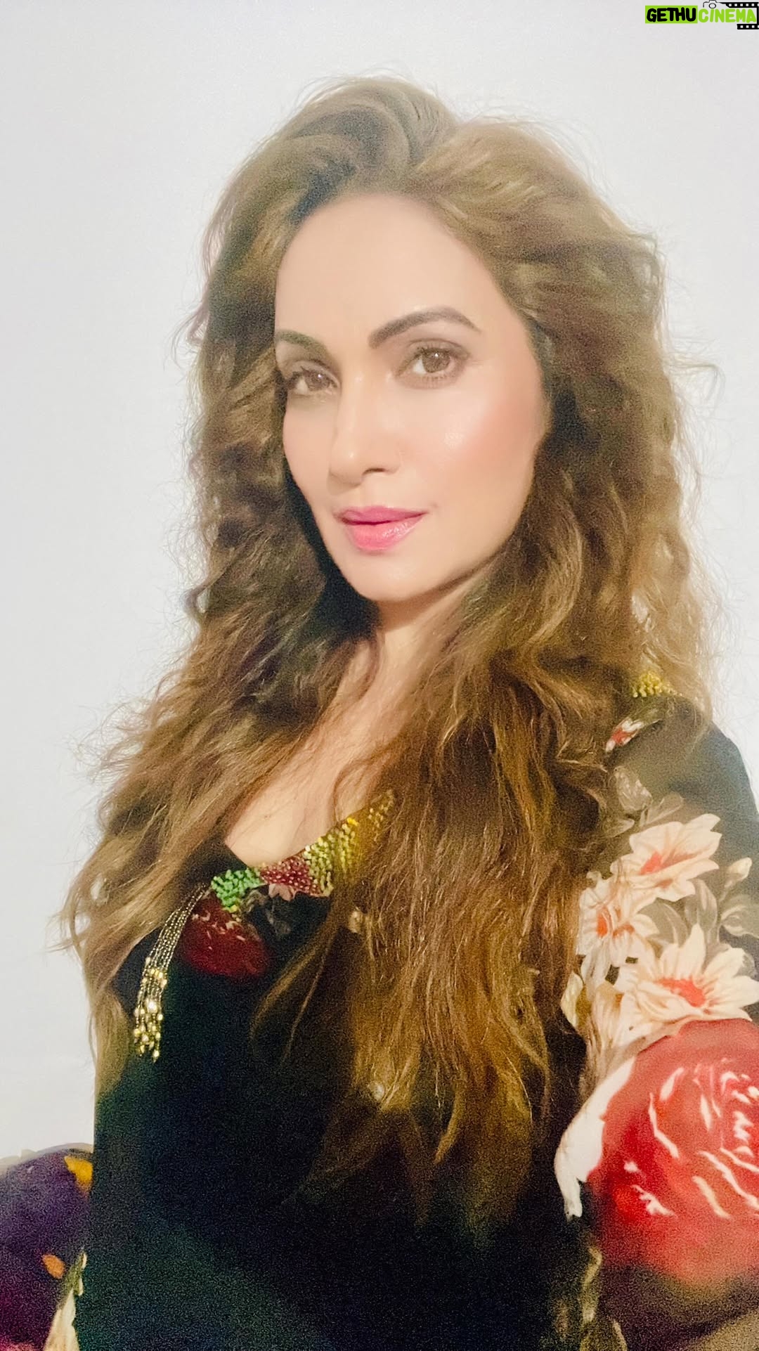 Jaswinder Gardner - 3.9K Likes - Have fun 😅
.
.
.
#jaswindergardner #actress #bollywood #funnyreels #kapilsharma #kikusharda #reelitfeelit #reelkarofeelkaro #saturday #weekendvibes #saturdayvibes #saturdayfun