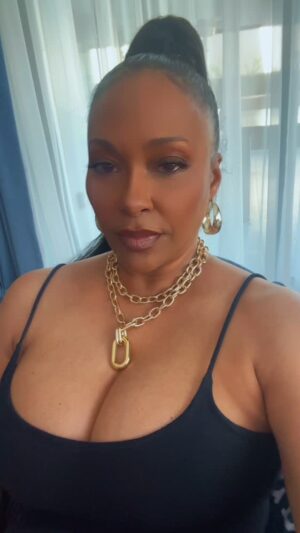 Jazsmin Lewis Instagram - Mom is going out tonight…. Subscribers stay tuned!!!